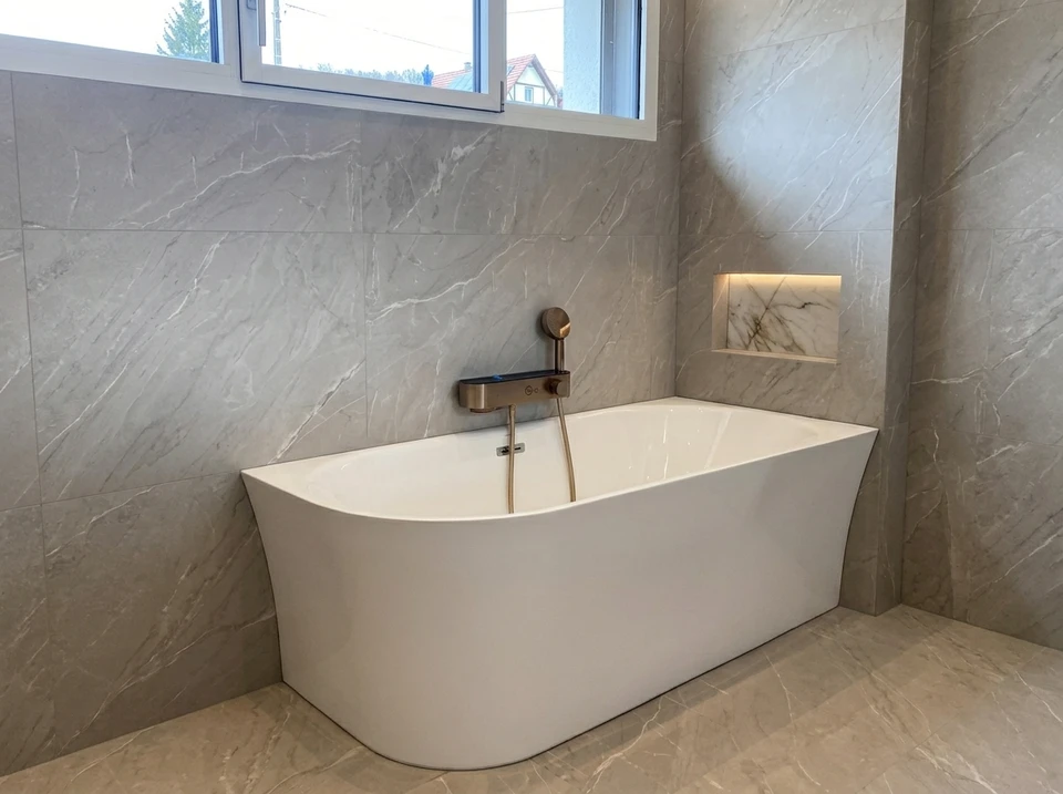 Salle de bain en cours de rénovation avec installation de système de chauffage au sol